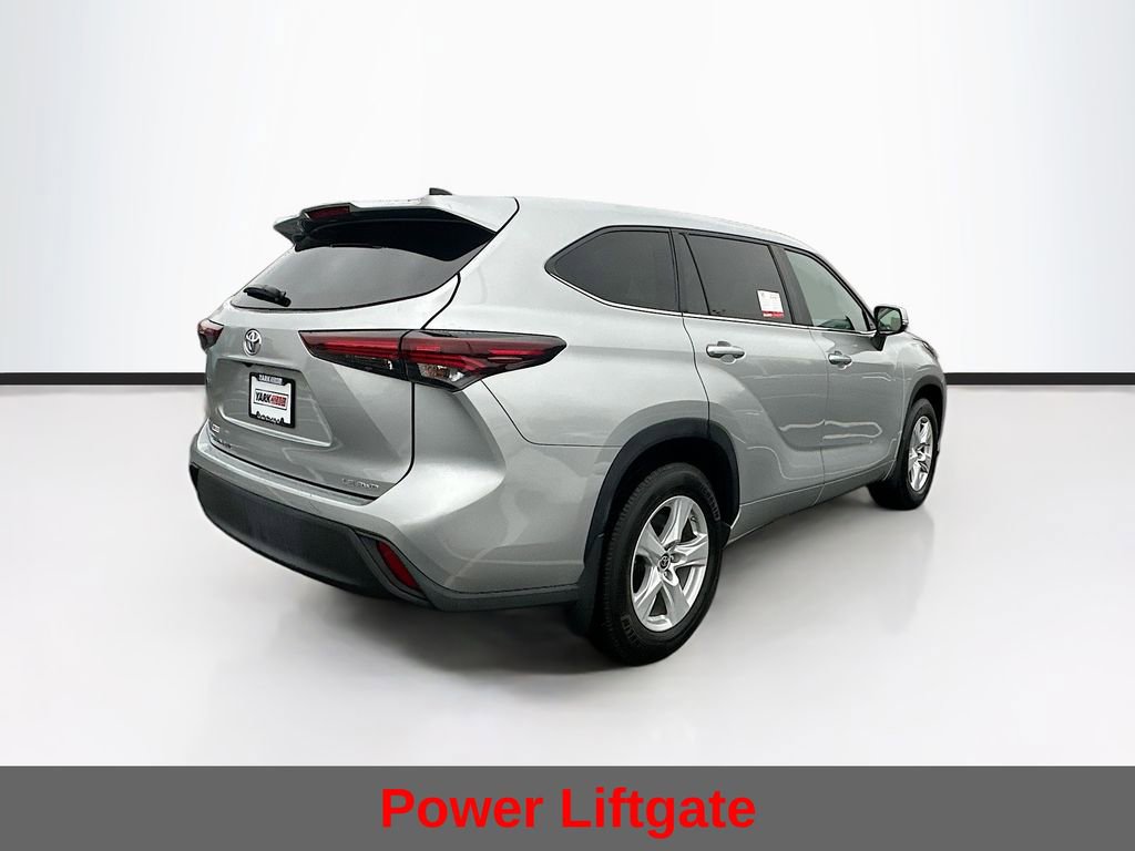 Used 2024 Toyota Highlander LE AWD/4WD image 11