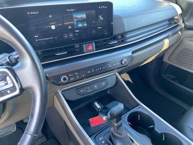 Used 2025 Kia Carnival FWD image 23