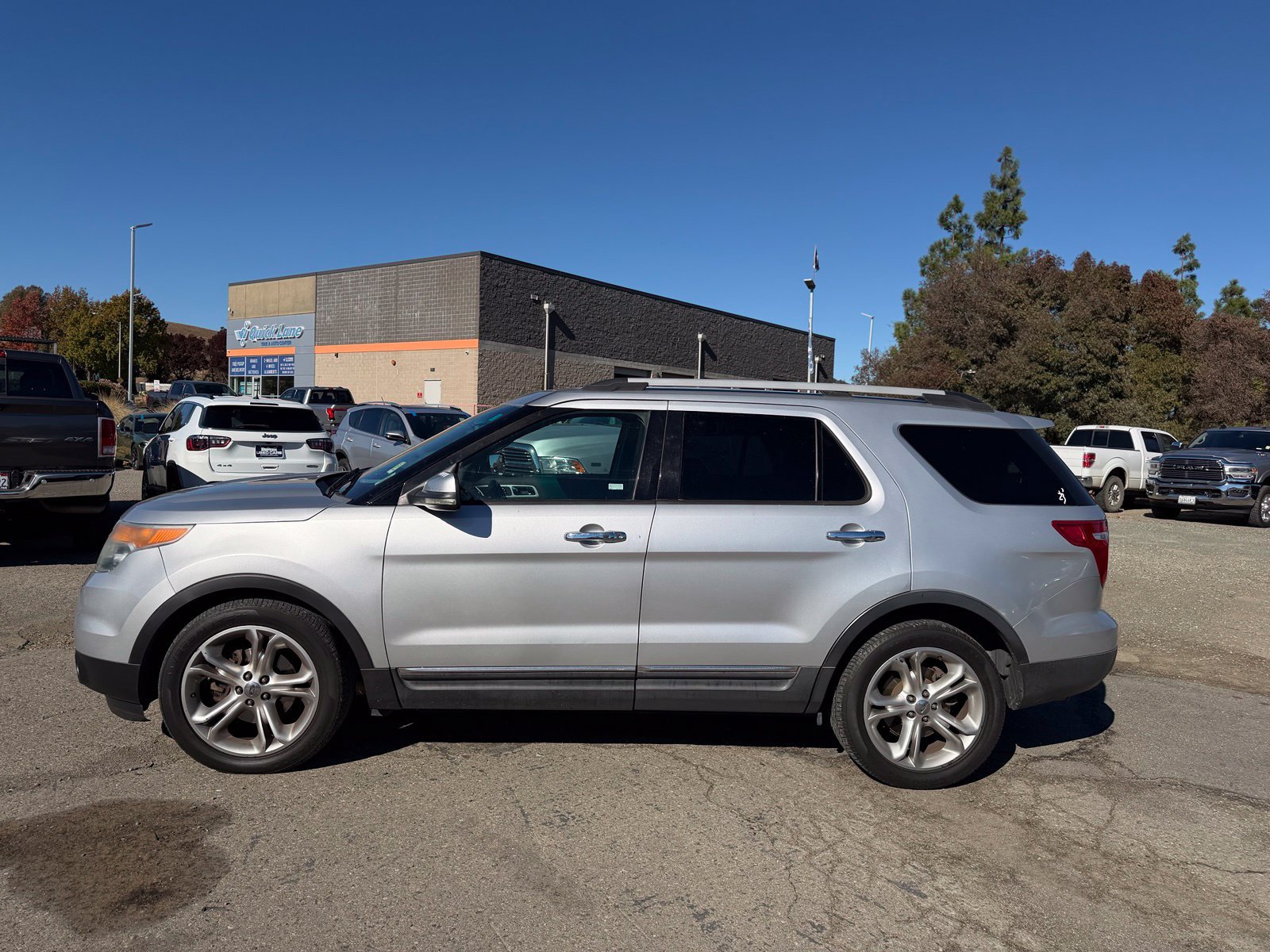 Used 2011 Ford Explorer Limited FWD image 2
