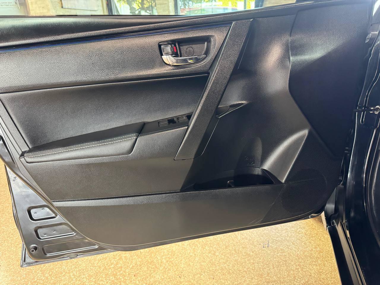 Used 2017 Toyota Corolla SE FWD image 16