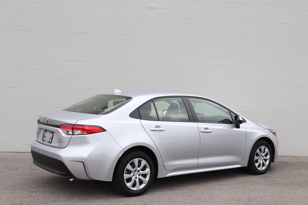 Used 2025 Toyota Corolla LE FWD image 2