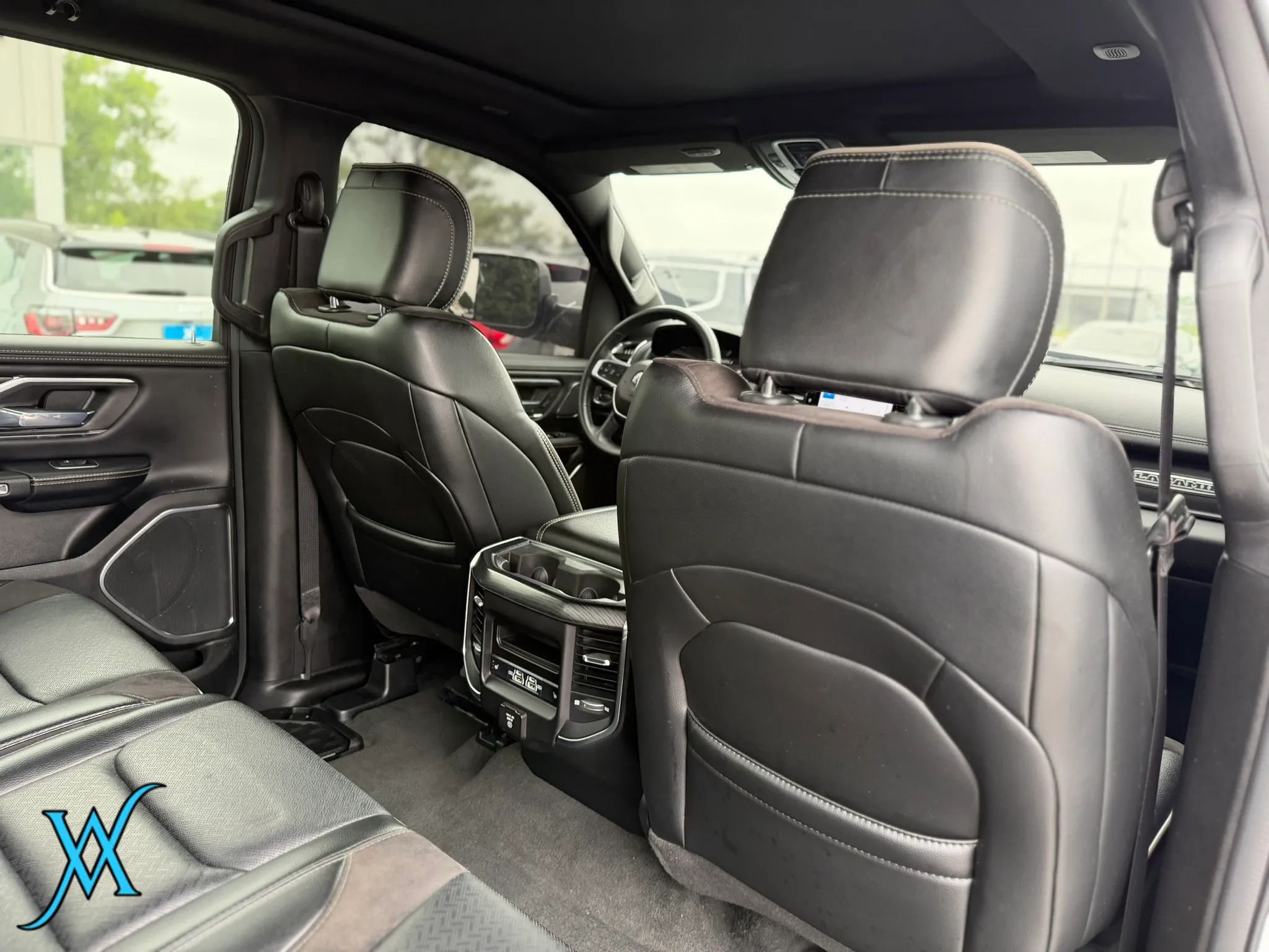 Used 2024 RAM 1500 Laramie AWD/4WD image 19