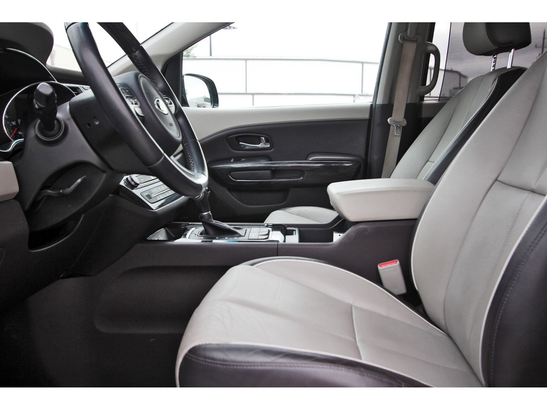Used 2016 Kia Sedona SX Limited FWD image 29