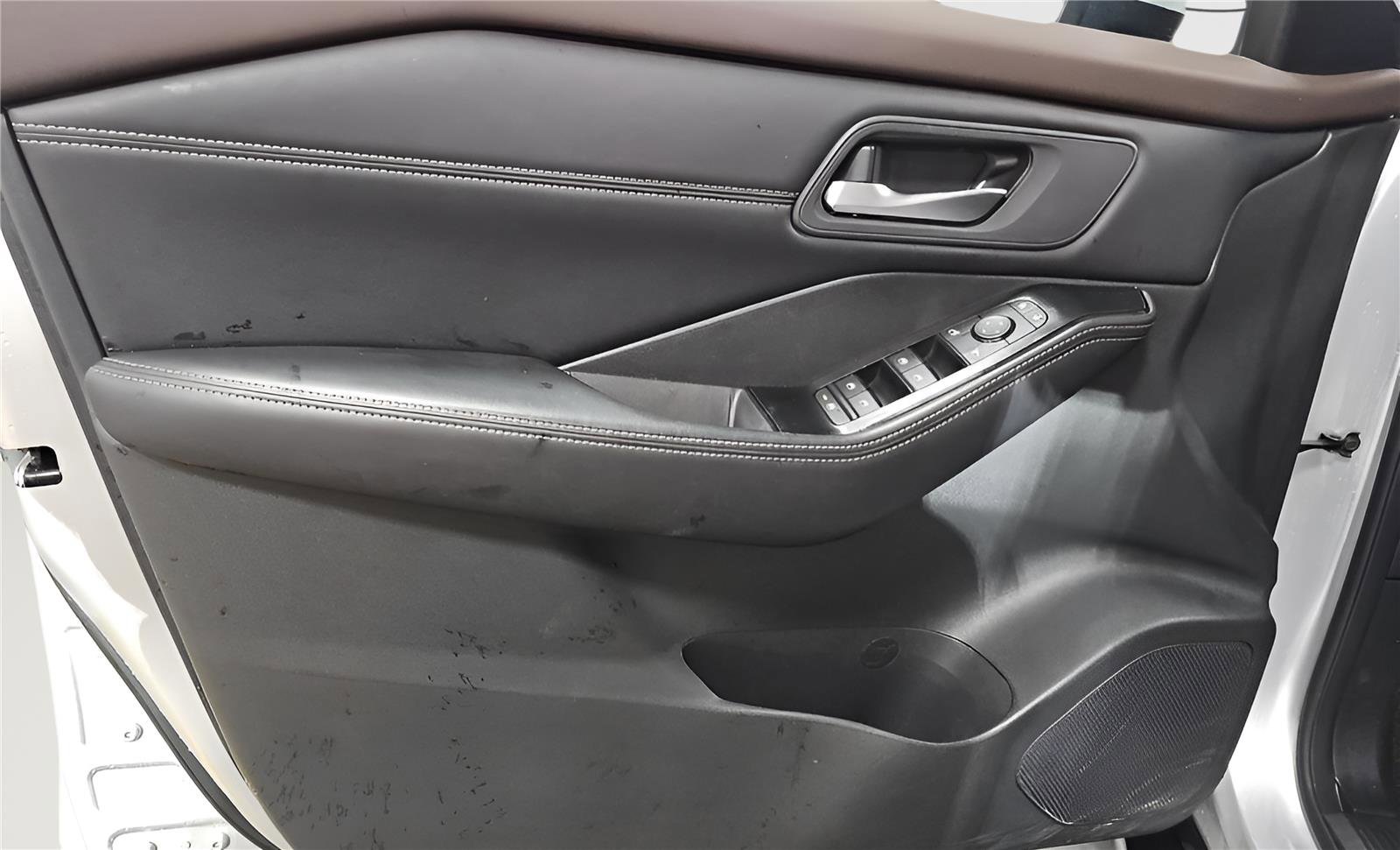 Used 2023 Nissan Rogue SV w/ SV Premium Package image 17