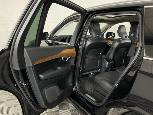 Certified 2025 Volvo XC90 B5 Plus w/ Protection Package AWD/4WD image 33