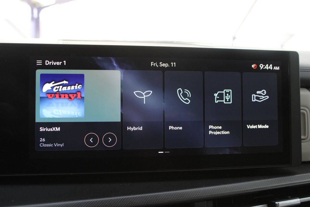 Used 2025 Hyundai Santa Fe SEL FWD image 16