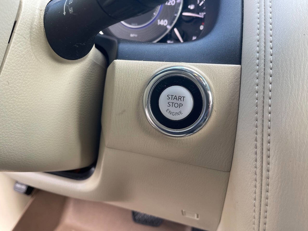 Used 2011 INFINITI QX56 Base 4x4 4dr SUV w/ Deluxe Touring Pkg image 24