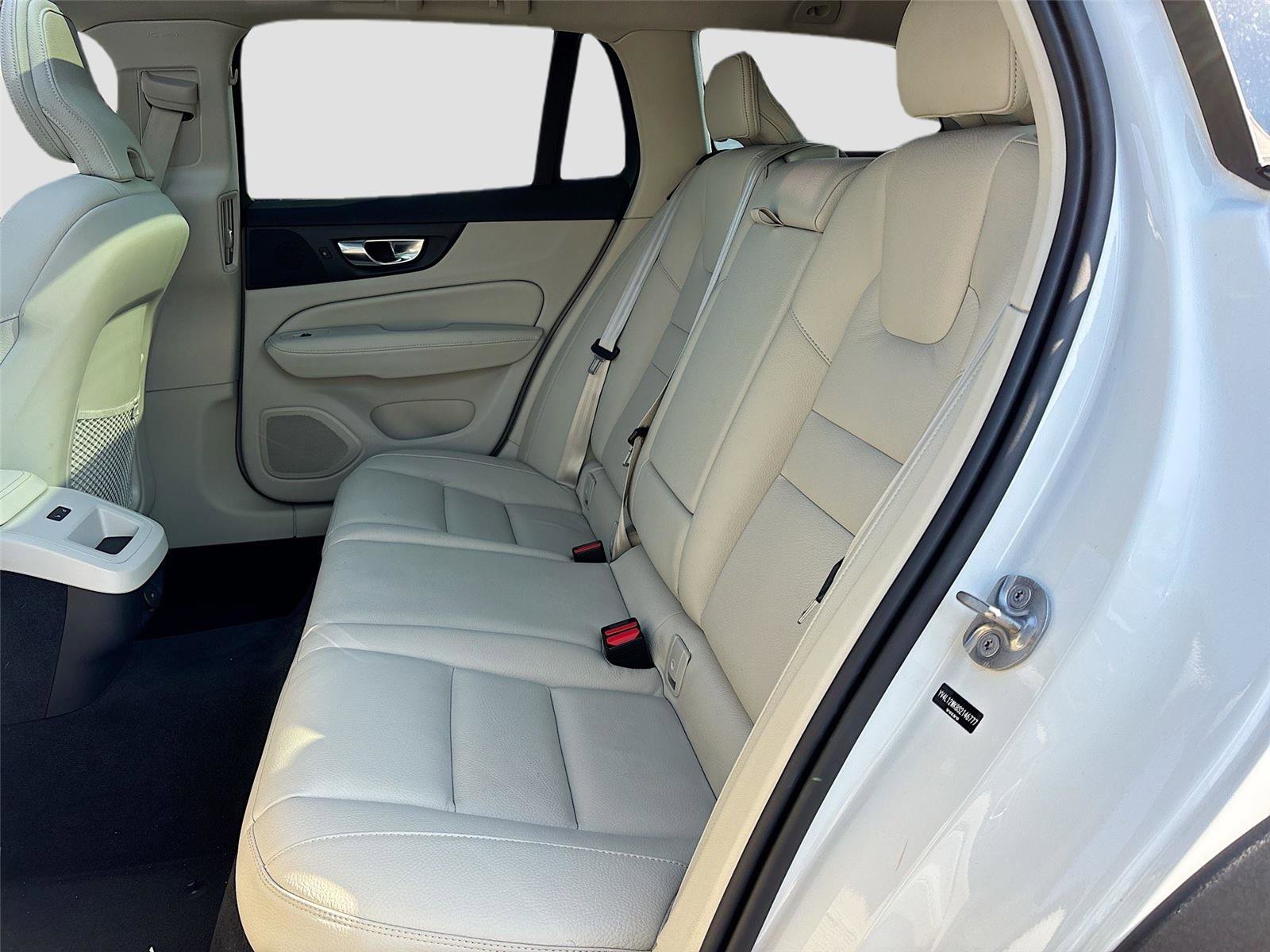 Used 2025 Volvo V60 B5 Cross Country Plus image 25