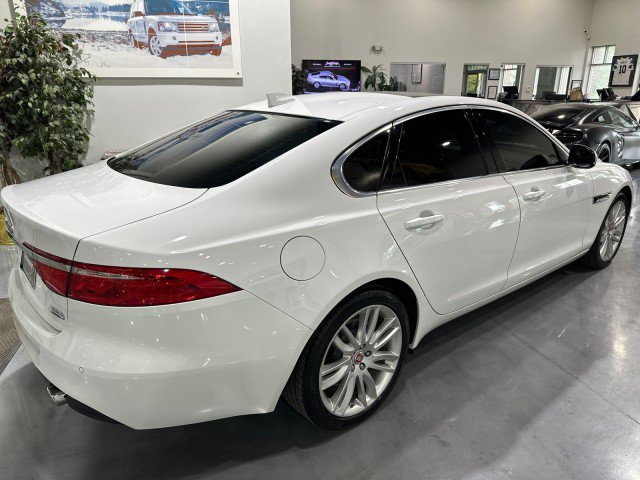 Used 2017 Jaguar XF Prestige AWD/4WD image 2
