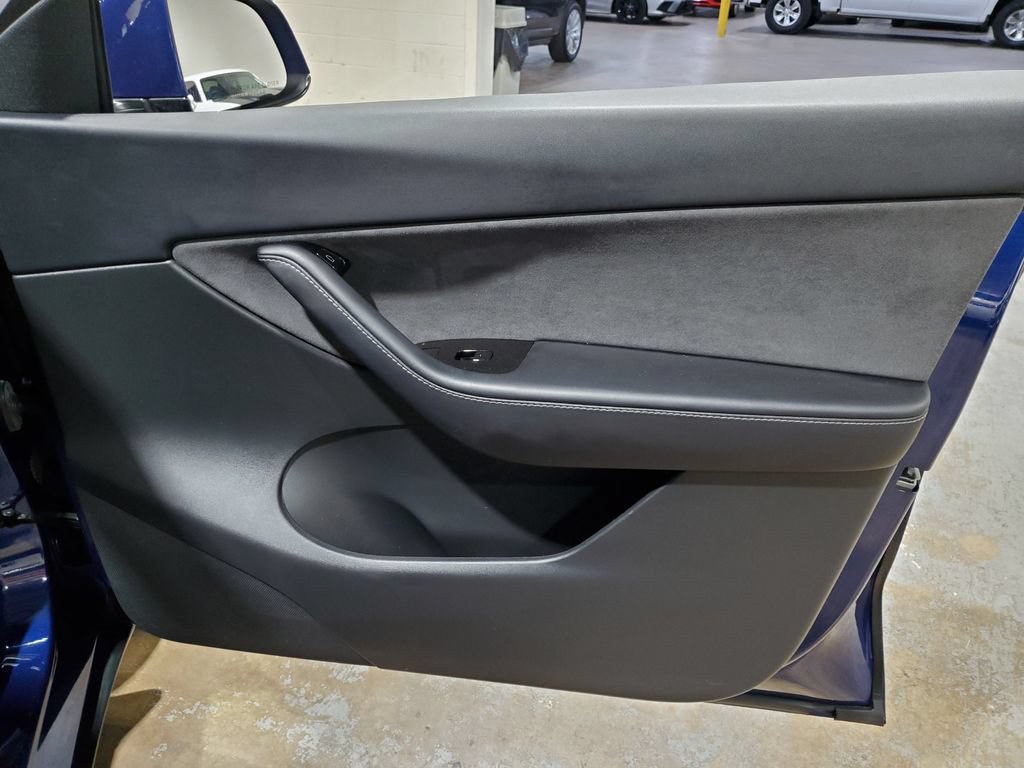 Used 2021 Tesla Model Y Long Range AWD/4WD image 16