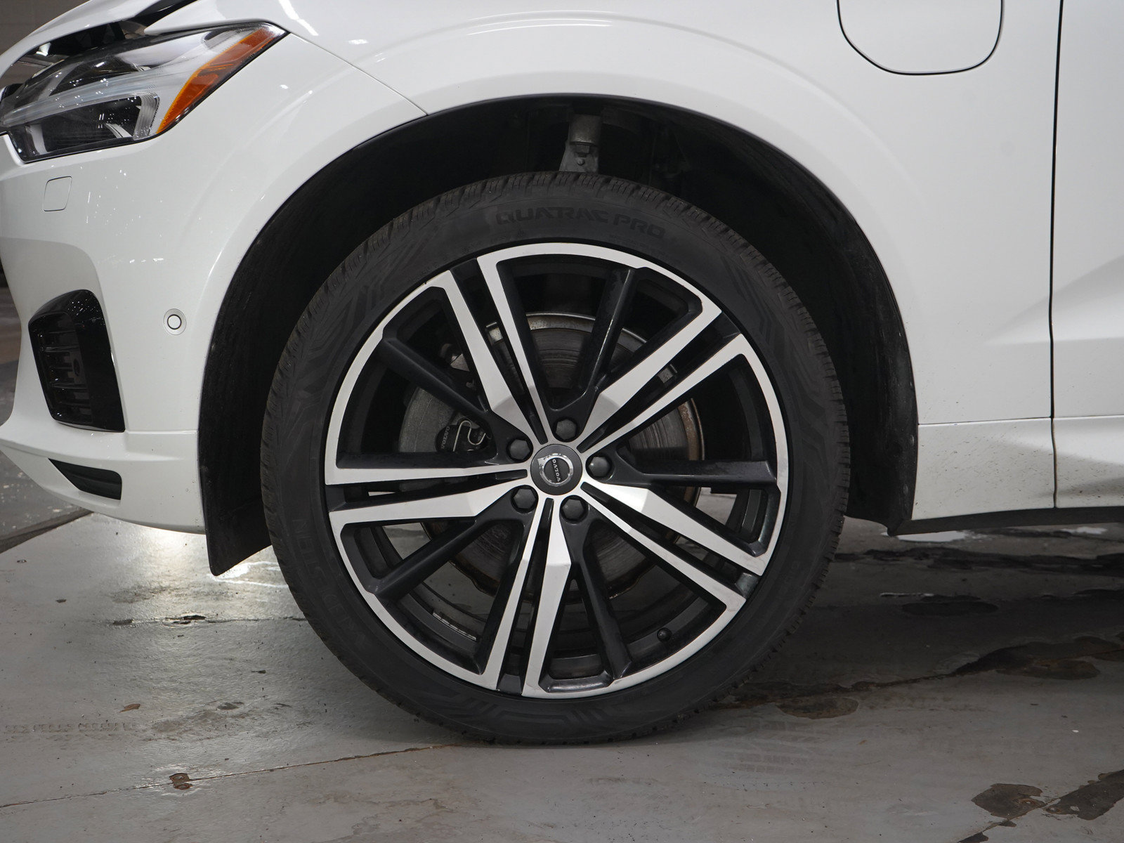 Used 2019 Volvo XC60 T8 R-Design w/ Advanced Package AWD/4WD image 30