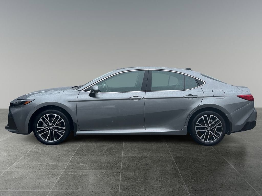 Used 2025 Toyota Camry XLE AWD/4WD image 5