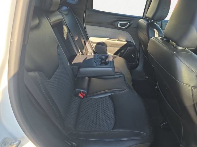 Used 2024 Jeep Compass Latitude AWD/4WD image 21