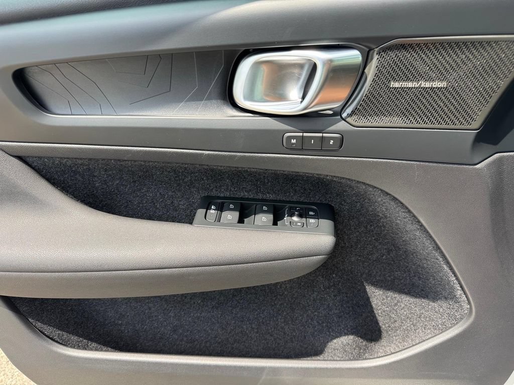 Certified 2023 Volvo XC40 Recharge Ultimate AWD/4WD image 16