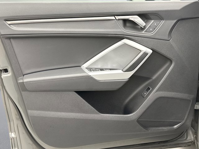 Used 2025 Audi Q3 2.0T Premium image 9