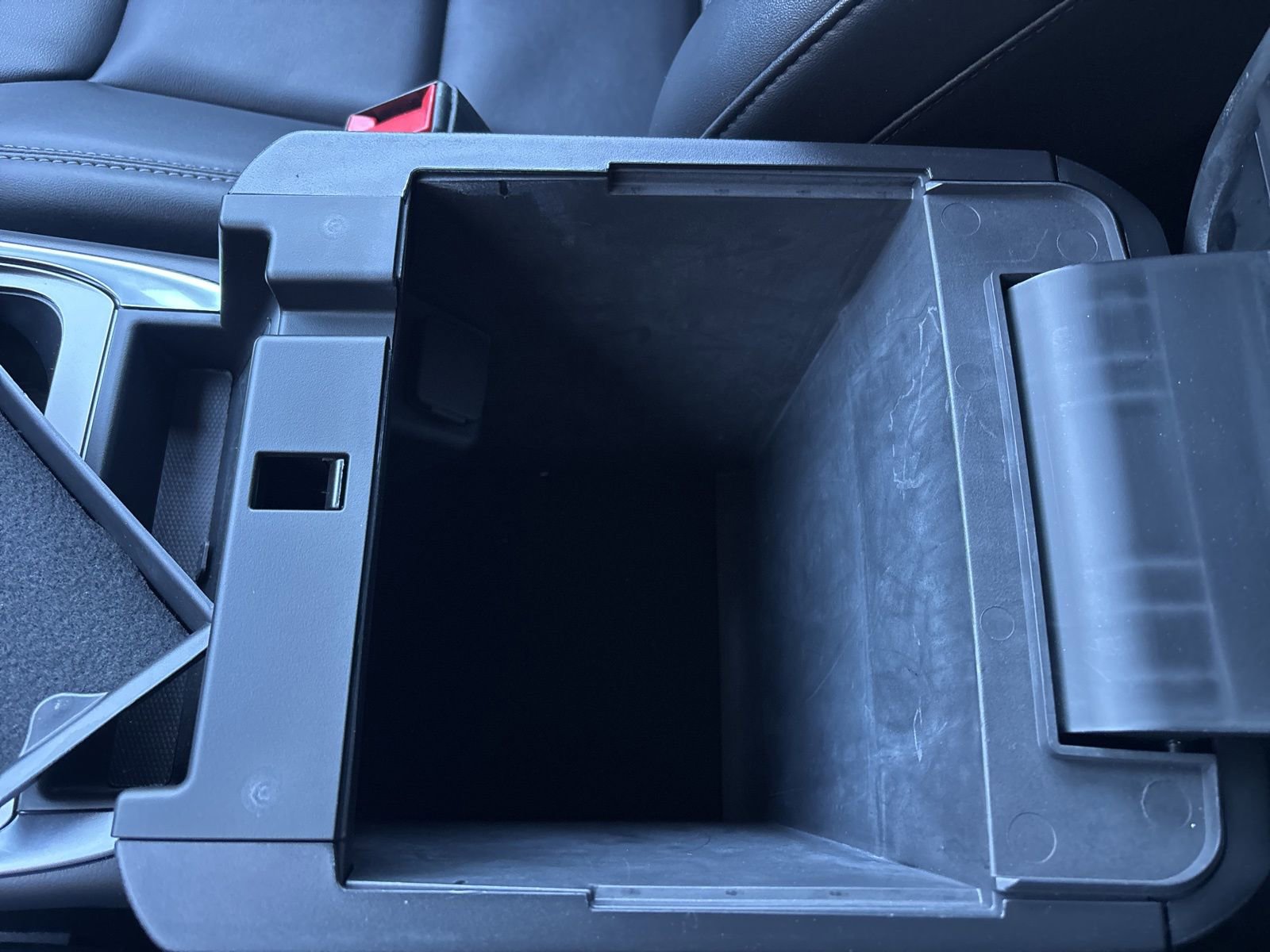 Certified 2022 Ford Explorer XLT w/ Equipment Group 202A image 34