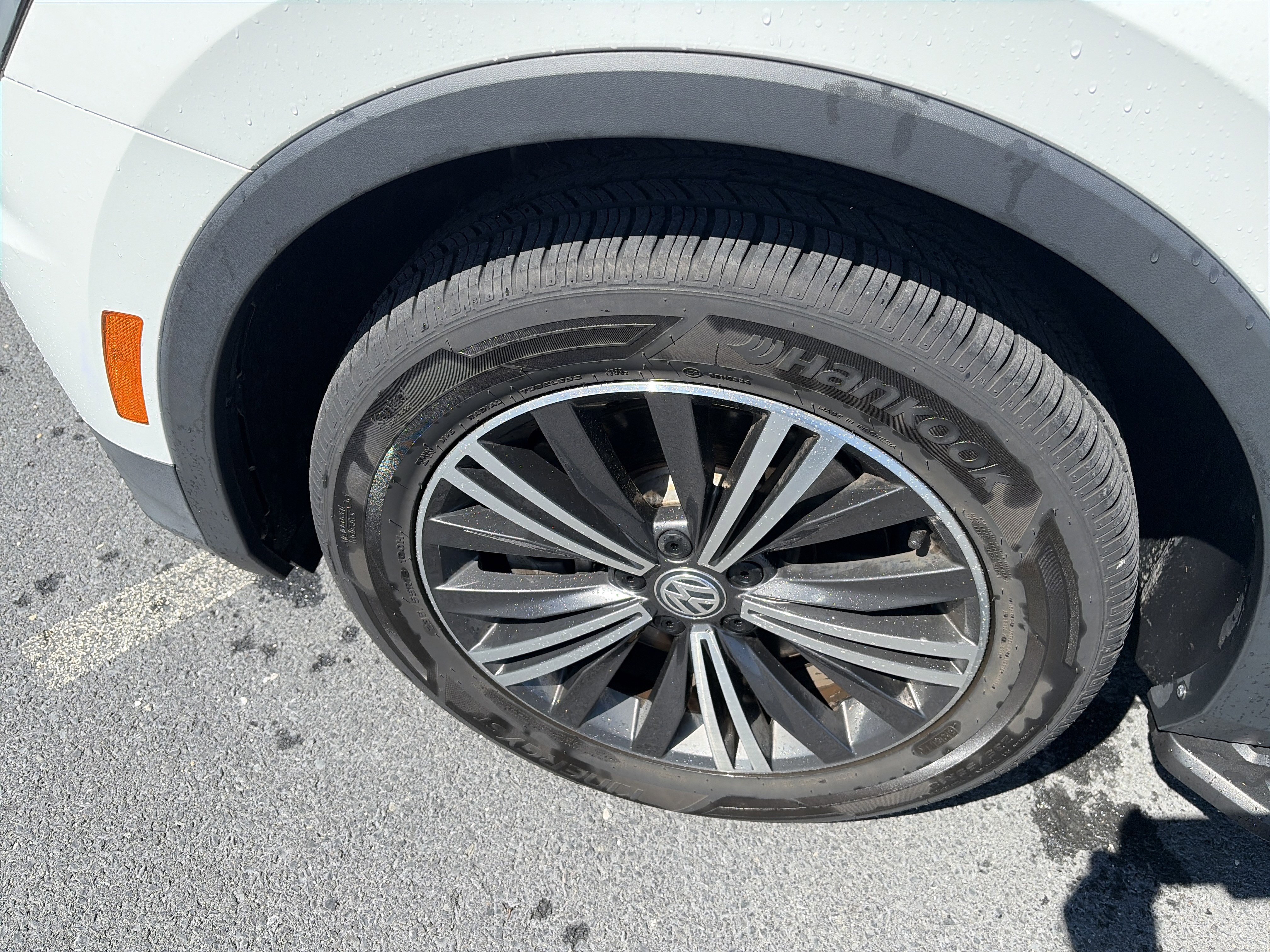 Used 2018 Volkswagen Tiguan SEL w/ 3rd Row Seat Package image 11