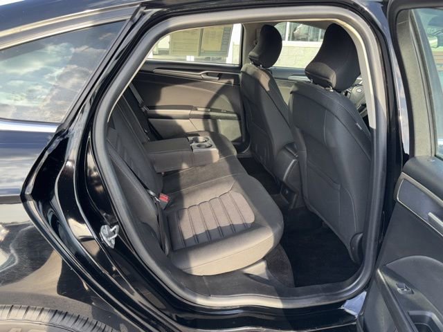 Used 2018 Ford Fusion SE FWD image 11