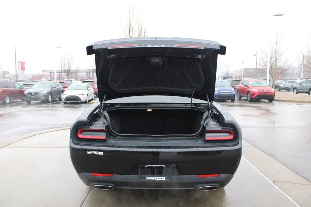 Used 2018 Dodge Challenger SXT image 9