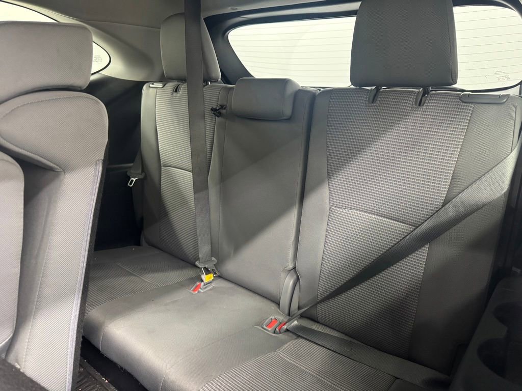 Used 2022 Toyota Highlander LE FWD image 10