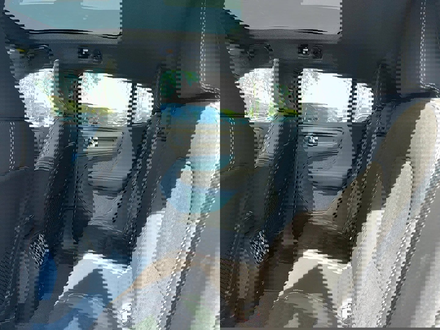 Certified 2023 Volvo C40 P8 Recharge Ultimate image 13