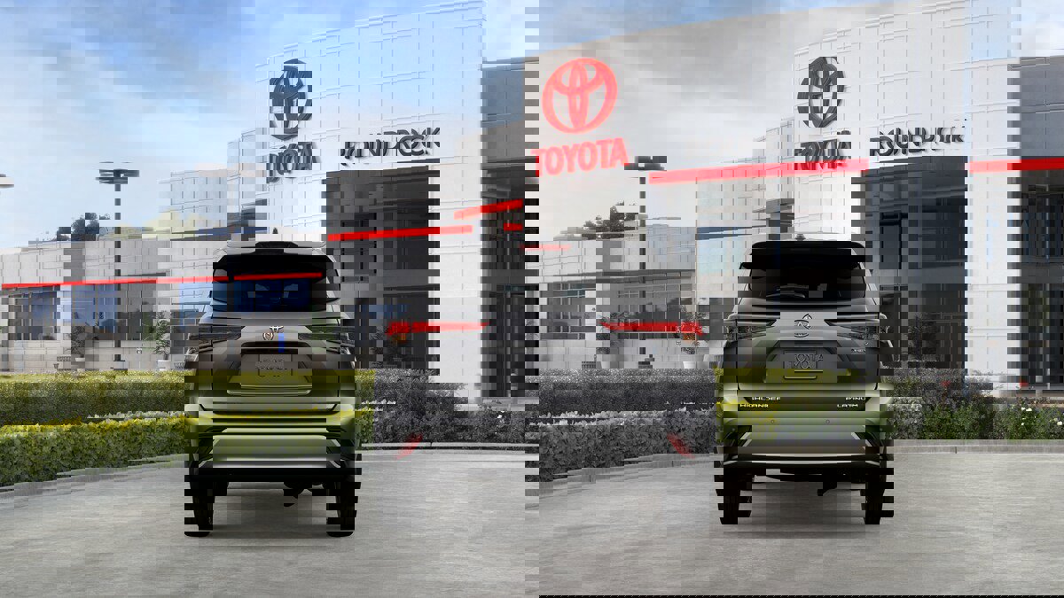 New 2026 Toyota Highlander Platinum image 8