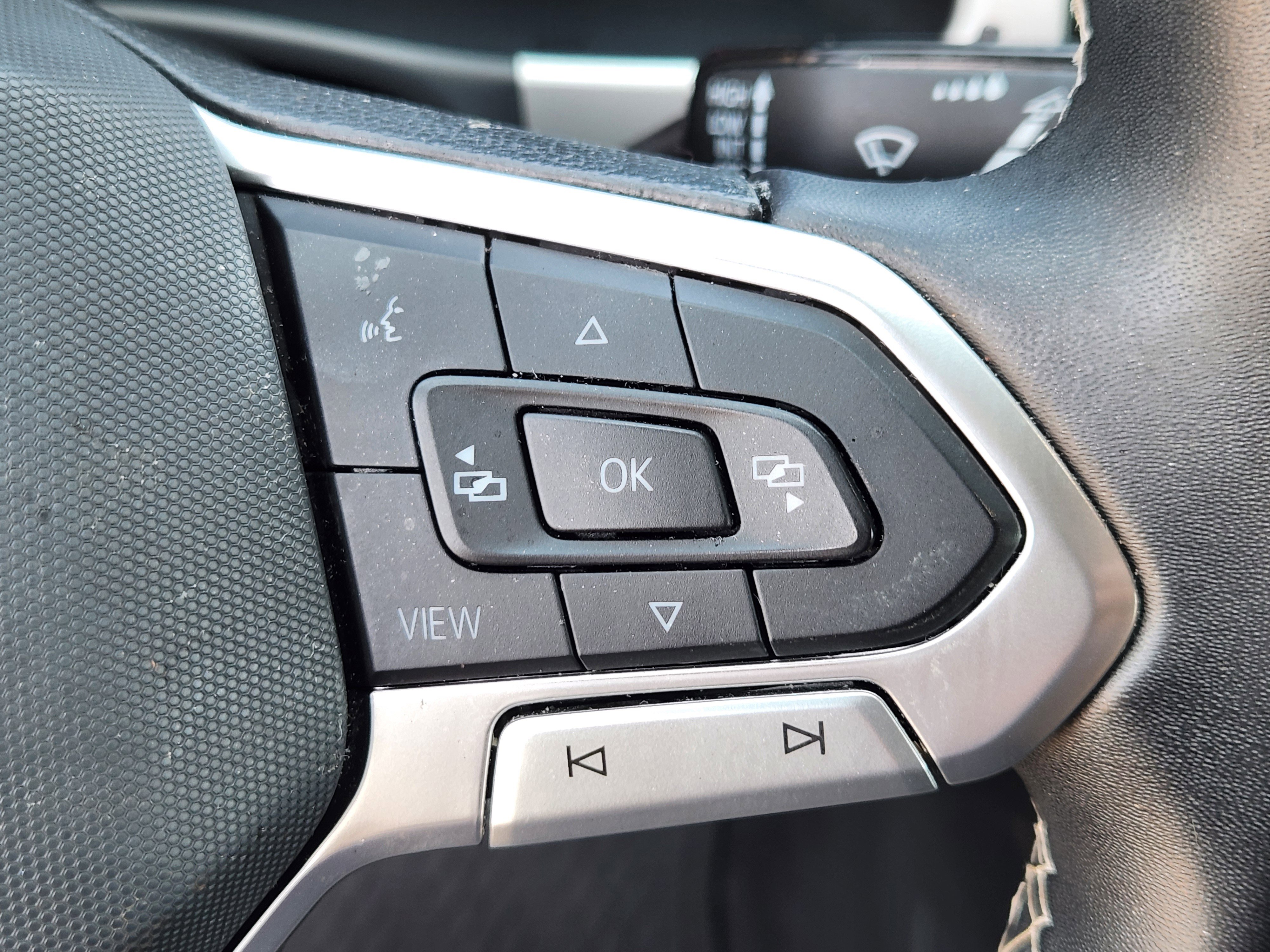 Used 2022 Volkswagen Atlas Cross Sport SE image 23