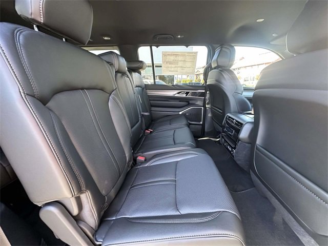 New 2025 Jeep Wagoneer 4WD image 30