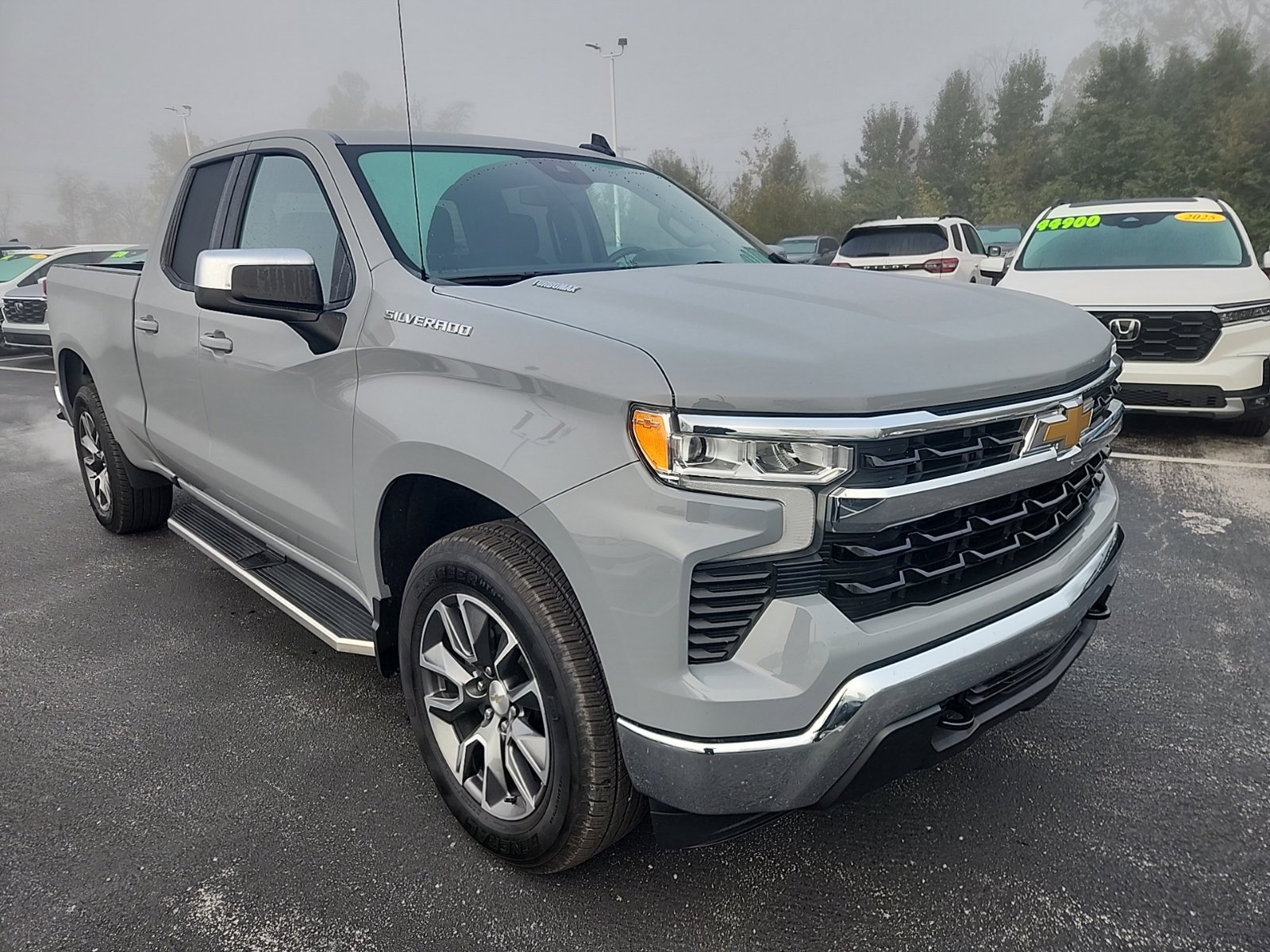 Used 2024 Chevrolet Silverado 1500 LT AWD/4WD image 7
