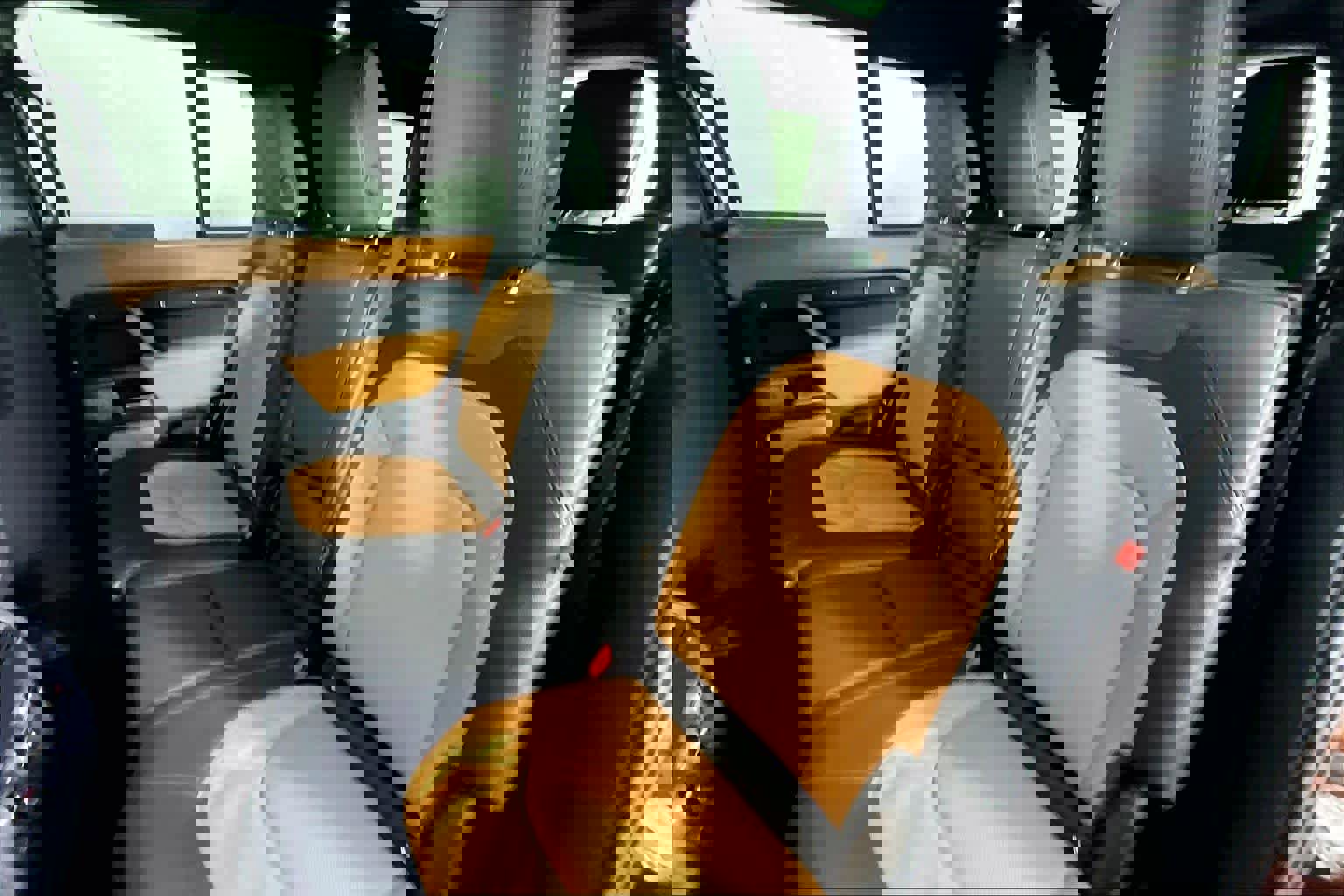 Used 2024 Land Rover Defender 130 X-Dynamic SE image 18