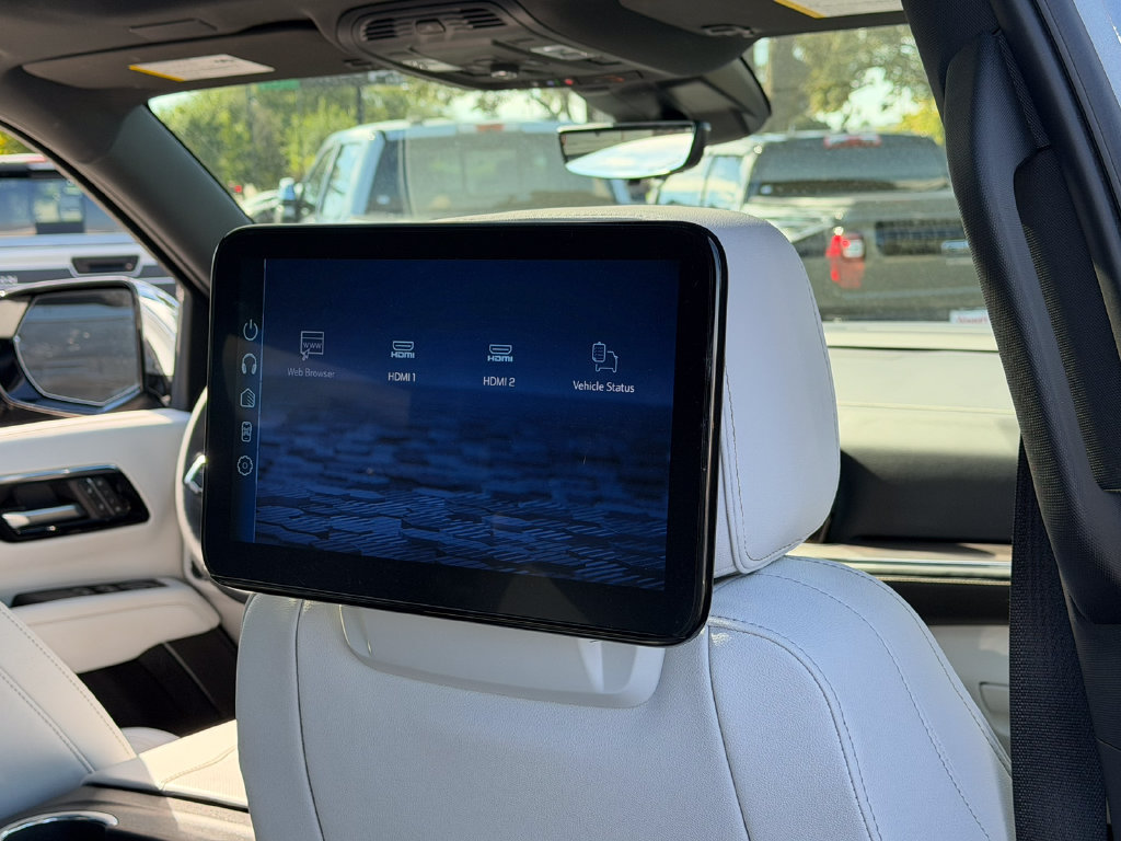 Certified 2025 Chevrolet Tahoe Premier AWD/4WD image 17