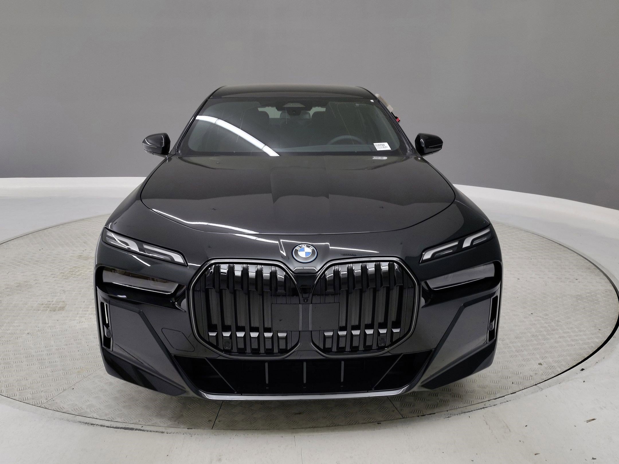 Used 2025 BMW i7 eDrive50 w/ M Sport Package RWD image 2