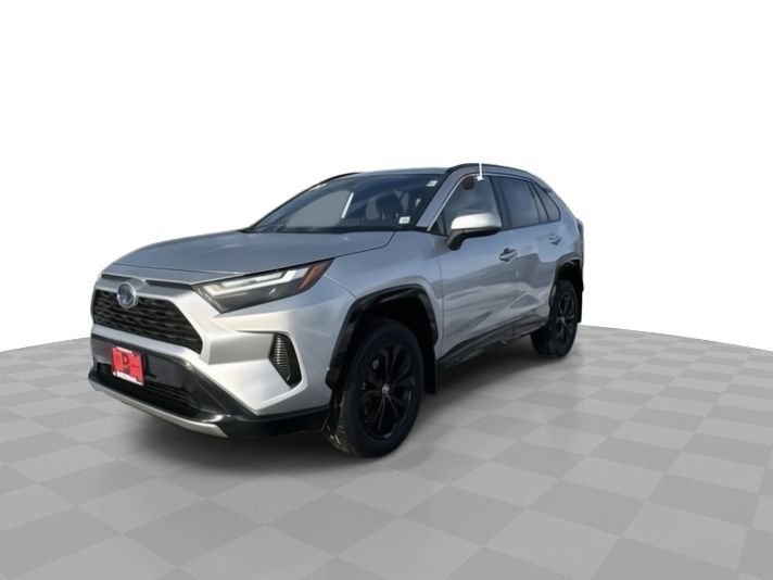 Used 2022 Toyota RAV4 SE w/ Convenience Package image 4
