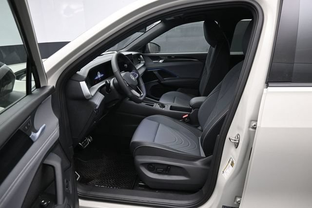 New 2026 Volkswagen Tiguan SE R-Line AWD/4WD image 9