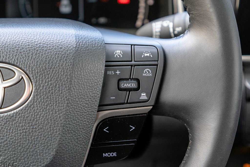 Used 2025 Toyota Camry LE AWD/4WD image 17