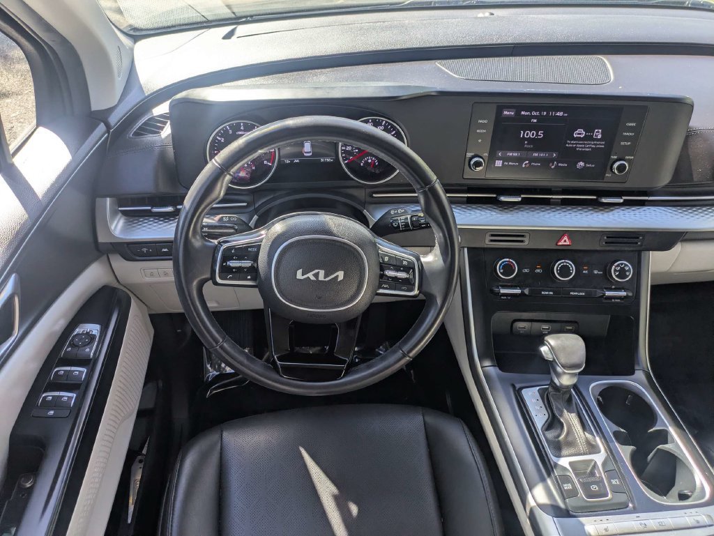 Used 2023 Kia Carnival LX FWD image 15