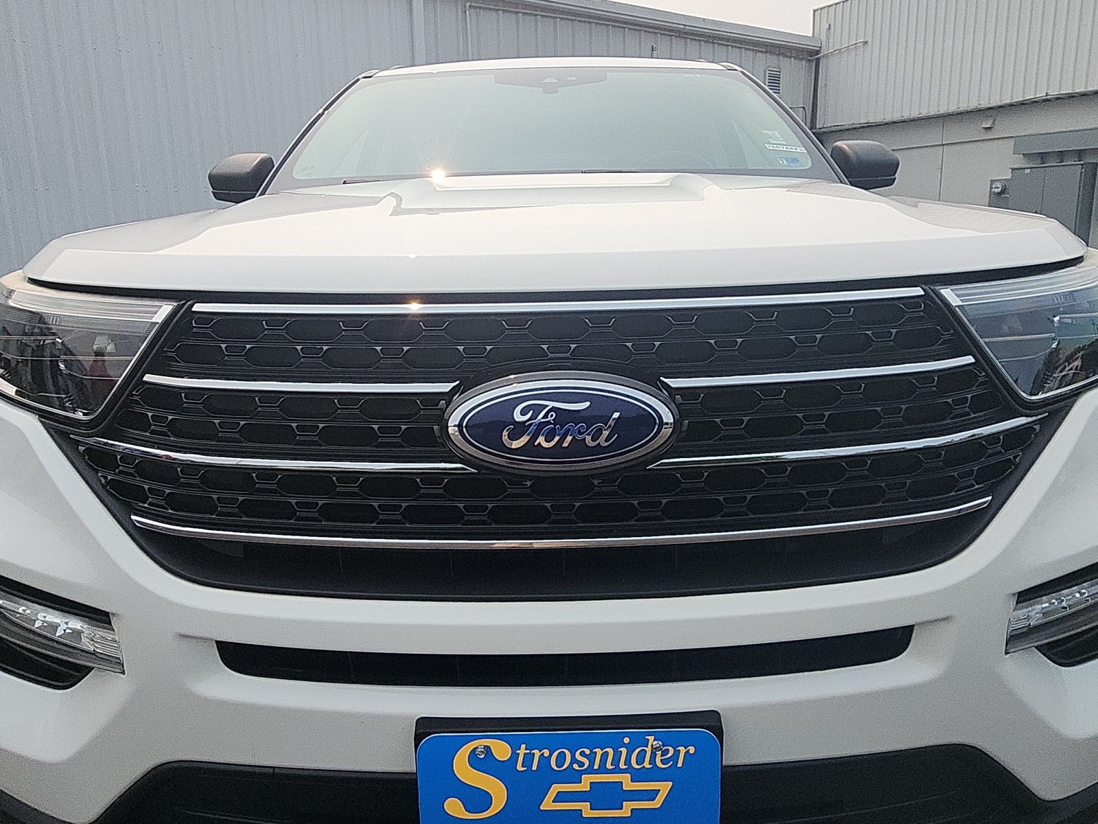 Used 2020 Ford Explorer XLT w/ Equipment Group 202A AWD/4WD image 14