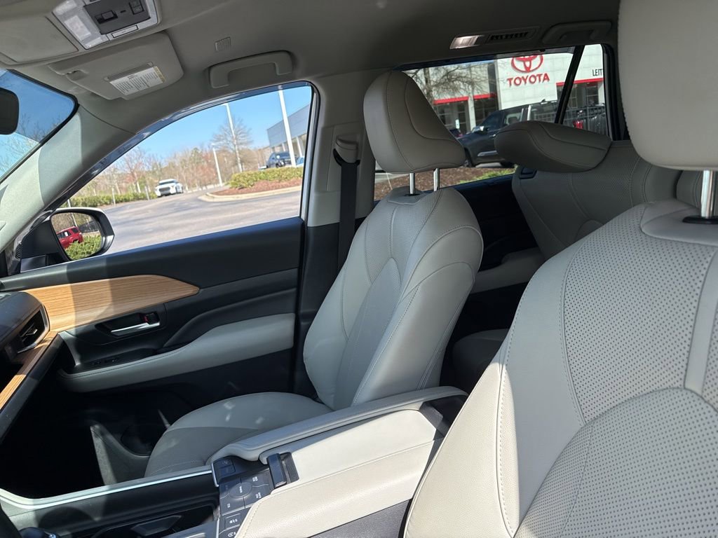 Used 2024 Toyota Grand Highlander Limited image 9