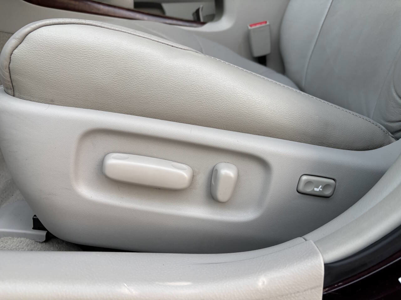 Used 2012 Toyota Avalon image 27