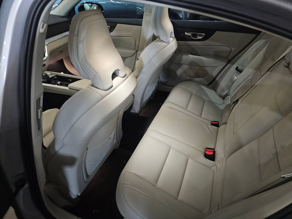 Certified 2025 Volvo S60 B5 Plus AWD/4WD image 12