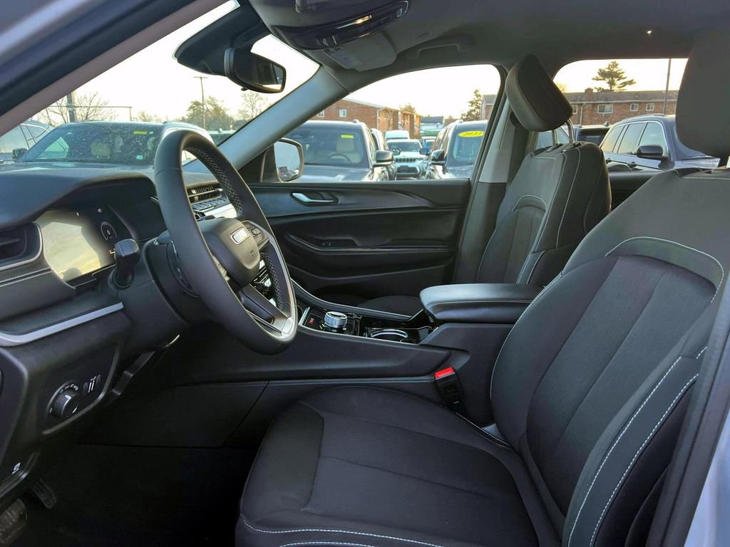 Certified 2023 Jeep Grand Cherokee L Laredo image 15