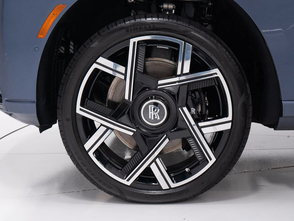 Certified 2025 Rolls-Royce Cullinan Black Badge AWD/4WD image 56