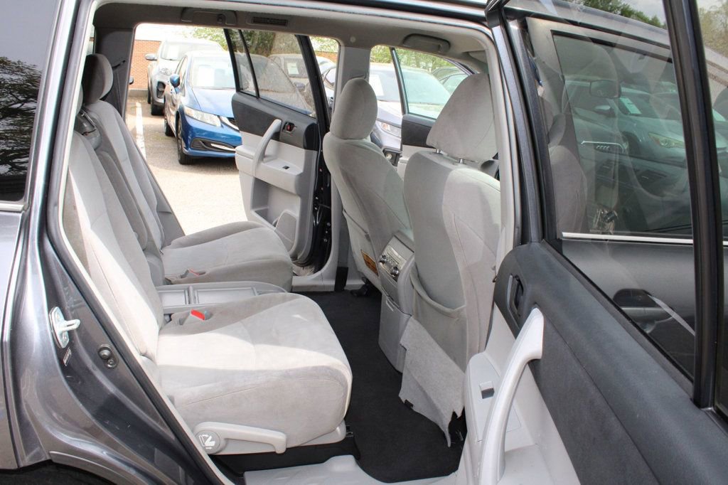 Used 2013 Toyota Highlander Plus w/ Cold Weather Pkg image 22