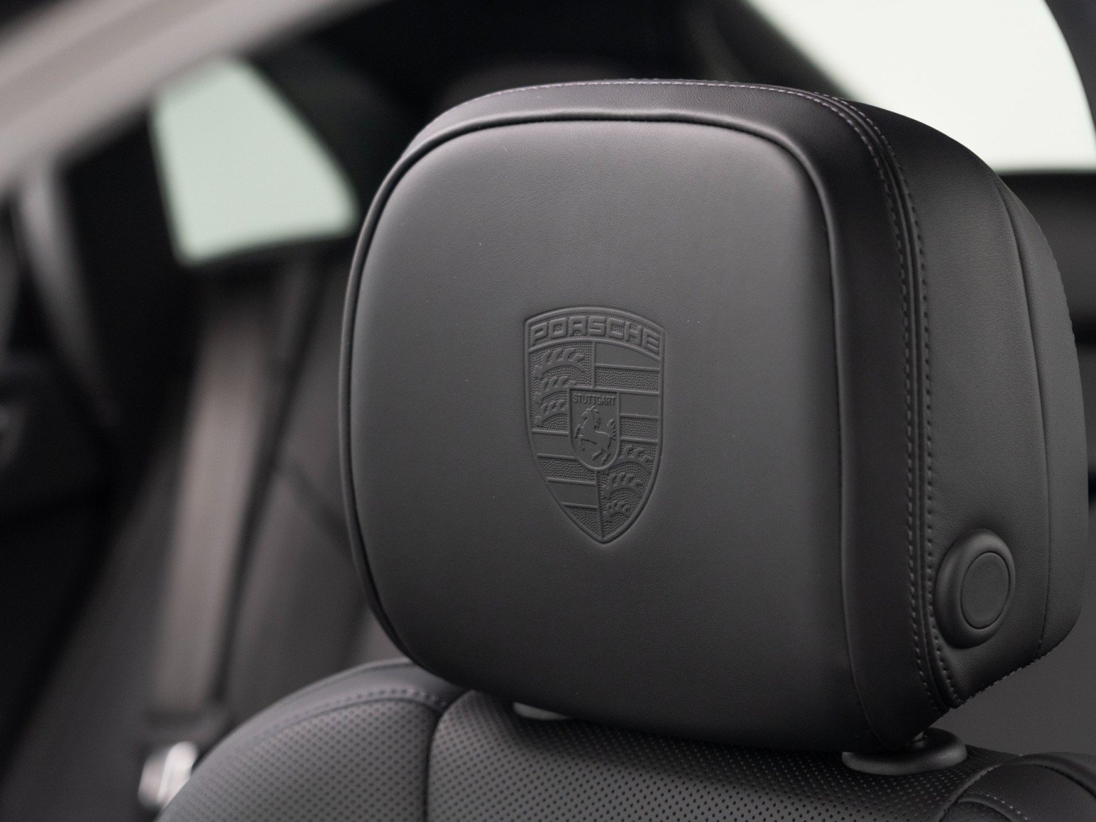 Certified 2026 Porsche Macan Turbo AWD/4WD image 19