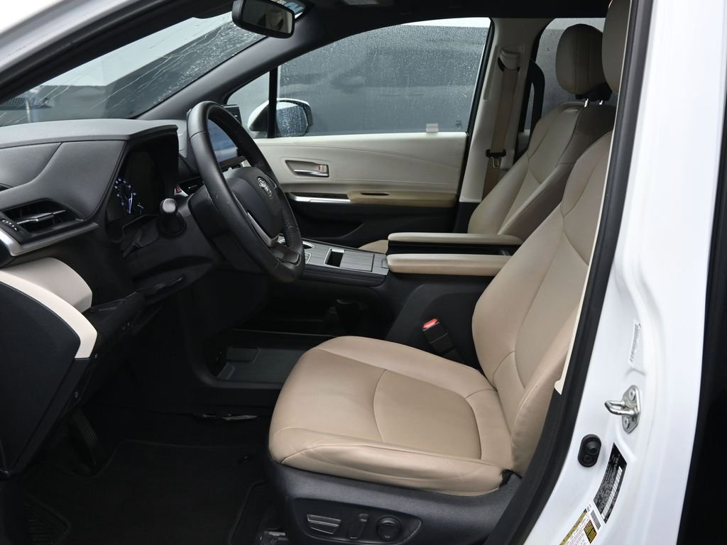 Used 2021 Toyota Sienna XLE image 22