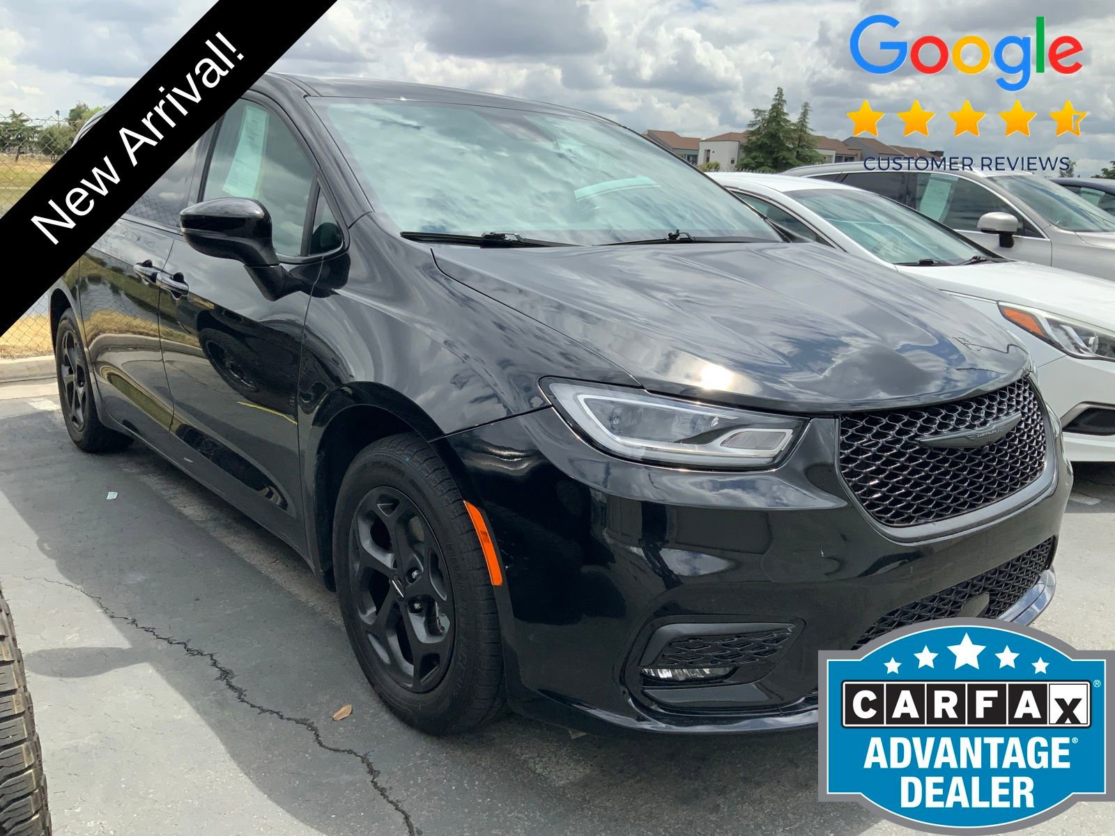 Used 2023 Chrysler Pacifica Touring-L w/ S Appearance Package FWD image 2
