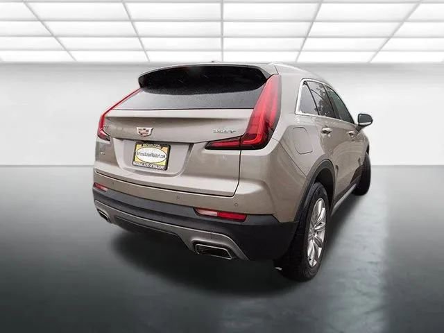 Used 2023 Cadillac XT4 Premium Luxury image 5