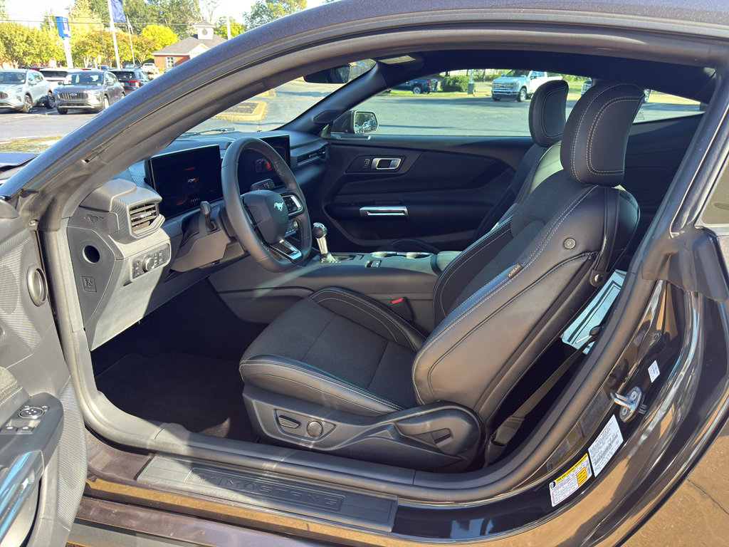 Used 2024 Ford Mustang Coupe image 9