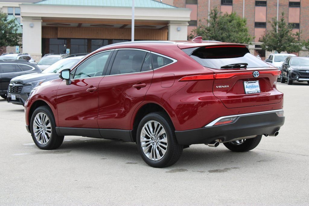 Used 2024 Toyota Venza XLE AWD/4WD image 7