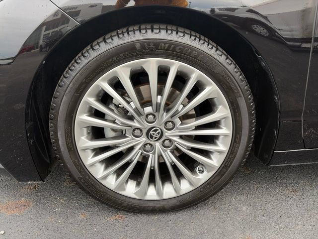Used 2019 Toyota Avalon Limited FWD image 29